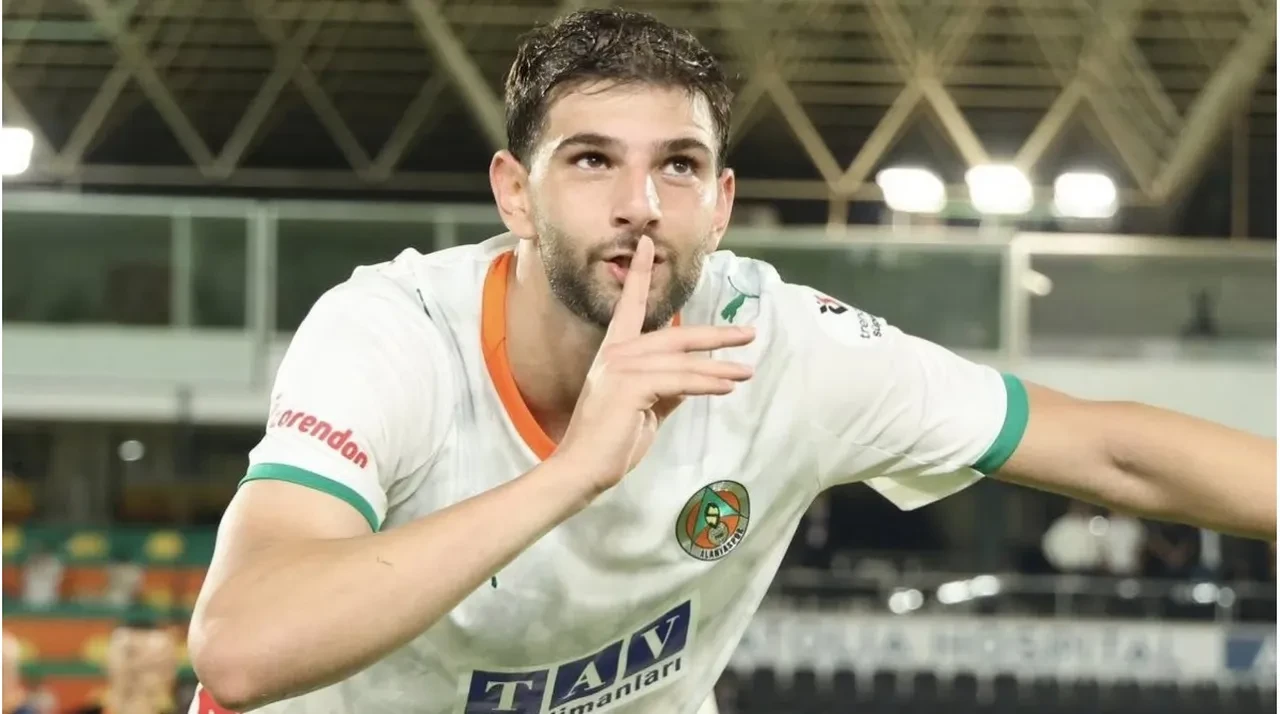 Fenerbahçe aradığı stoperi Süper Lig'de buldu: Transferde mutlu son çok yakın!