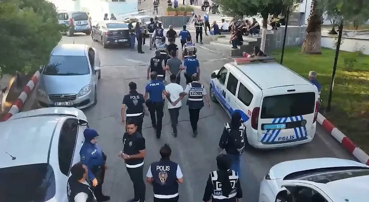Gaziantep merkezli 14 ilde dev narko operasyonu: 416 şüpheli tutuklandı