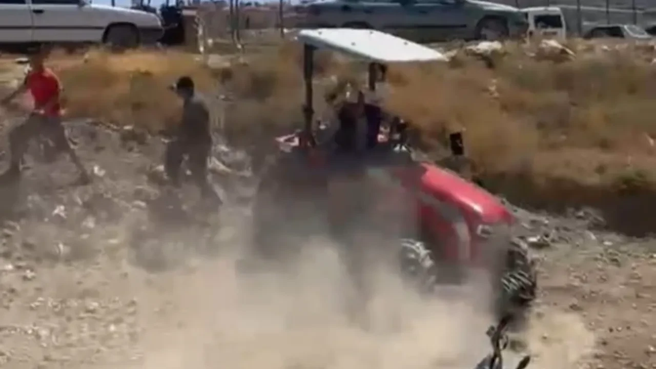 Hayvan otlatma kavgasında traktörü üzerine sürdü: Köy korucusu ağır yaralandı