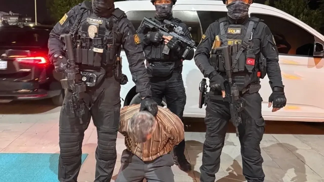 Hedefinde Cumhurbaşkanı Erdoğan vardı! Suikast timindeki tek firari FETÖ'cü terörist 10 yıl sonra yakalandı 
