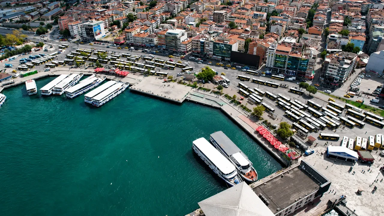 Kadıköy Rıhtım'daki otobüs durakları kaldırılıyor! 26 hat yeni adrese taşınacak: İlk durak değişti 