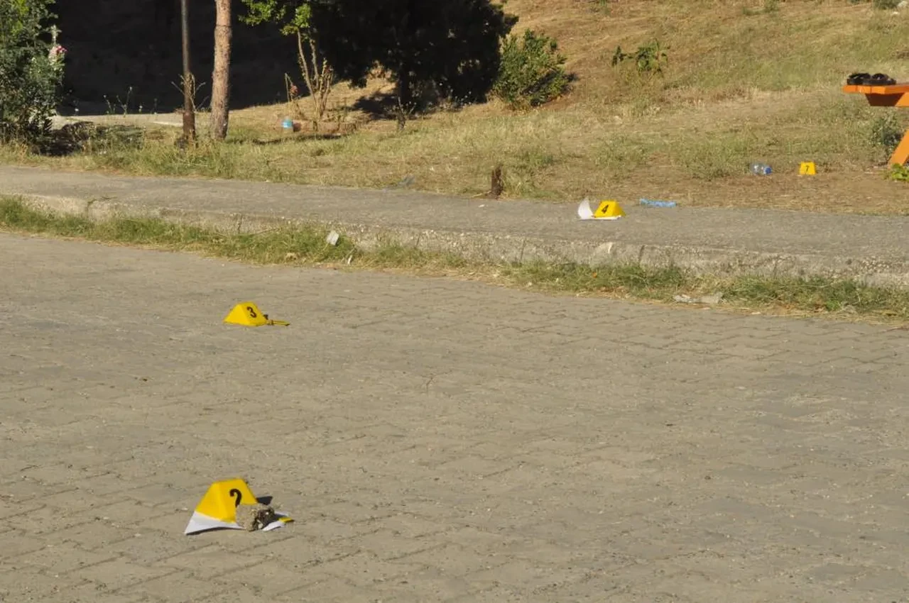 Komşular arasında kanlı kavga! Emekli polis 3 kişiyi vurdu