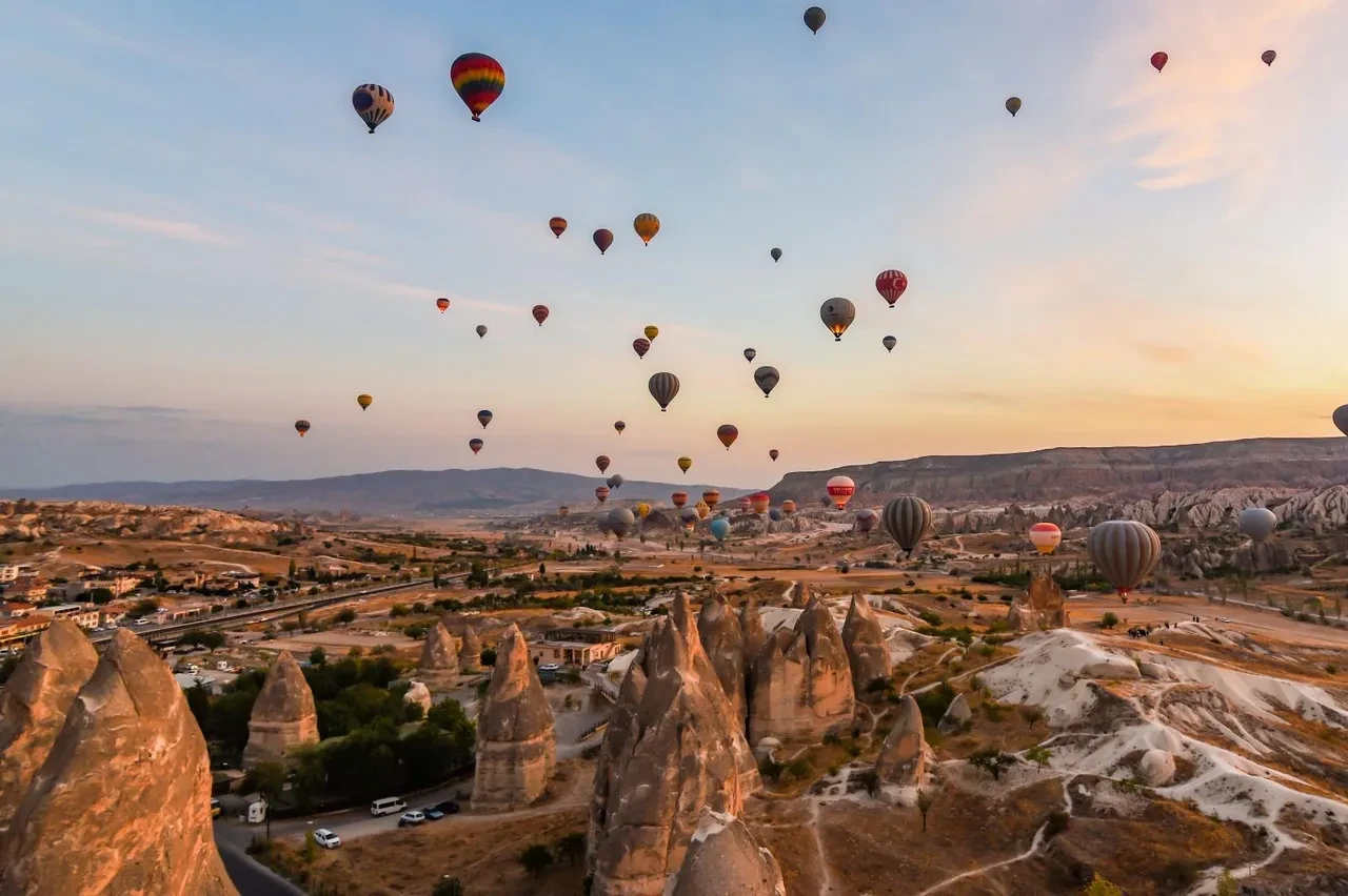 Masal Diyarı Kapadokya’da festival coşkusu başladı! Nevşehir’de dokuz gün boyunca kültür, sanat ve gastronomi serüveni yaşanacak