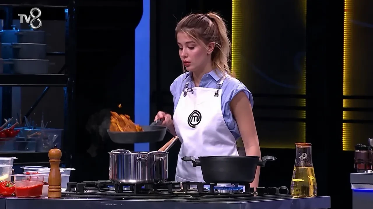 MasterChef 2026 ana kadroya giren 13. Yarışmacı Ayşe Nur İnal kimdir, aslen nereli? MasterChef Ayşe Nur’un mesleği ne?