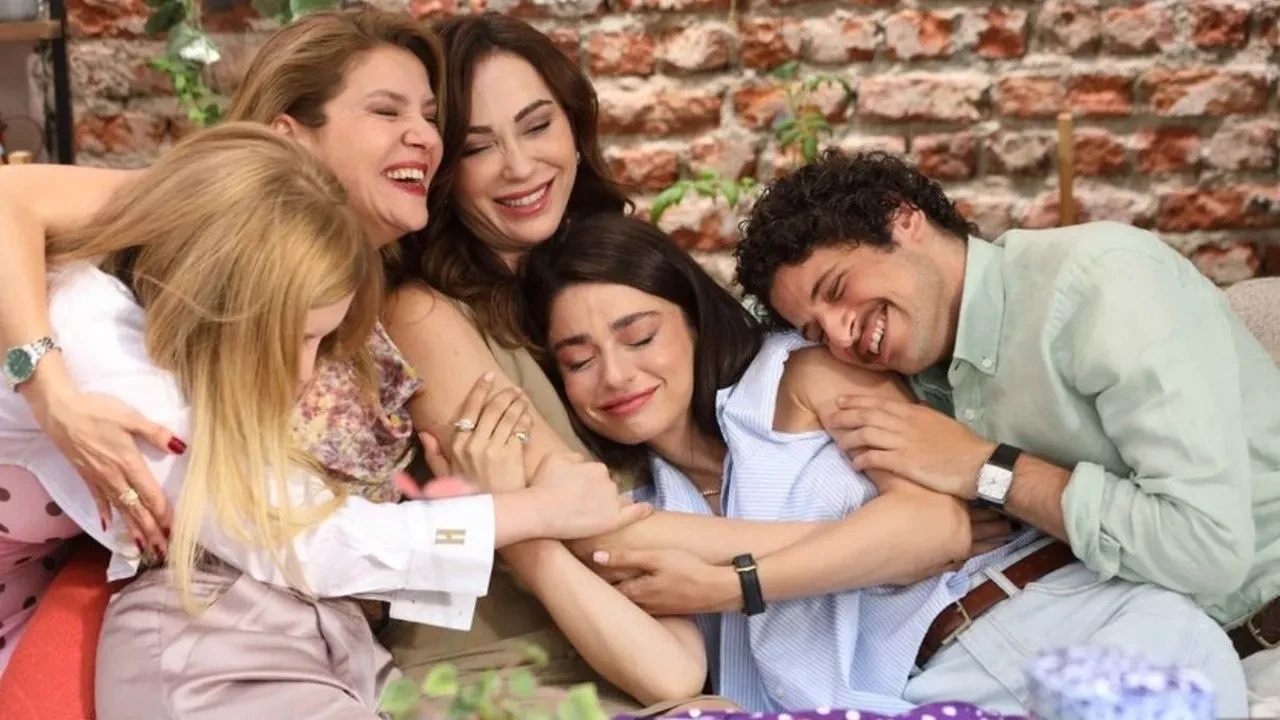 Muhtemel Aşk’ın final yapacağı iddiasına Hayal Köseoğlu’ndan cevap! Muhtemel Aşk dizisi final mi yapıyor?