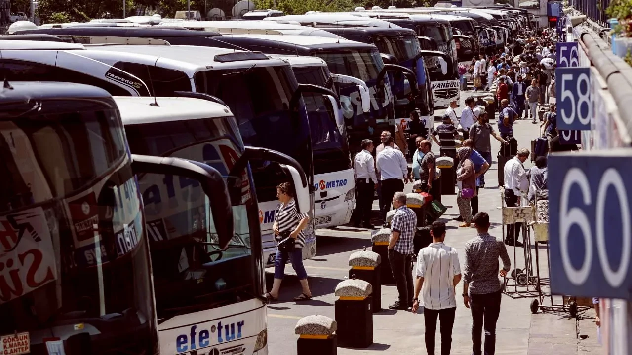 Otobüs yolculuğu uçak standartlarına döndü! 'Su bile parayla satılabilir'
