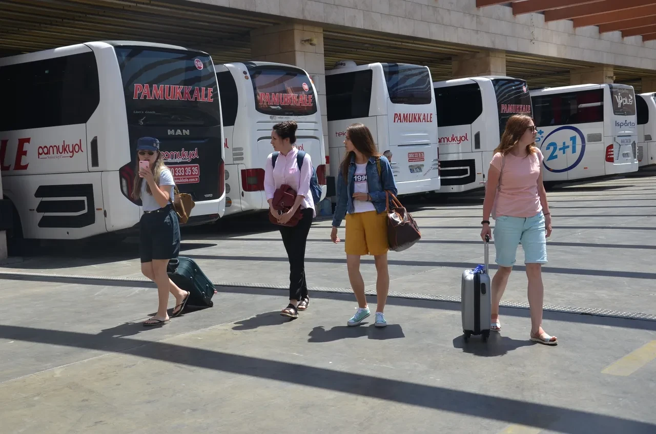 Otobüs yolculuğu uçak standartlarına döndü! 'Su bile parayla satılabilir'