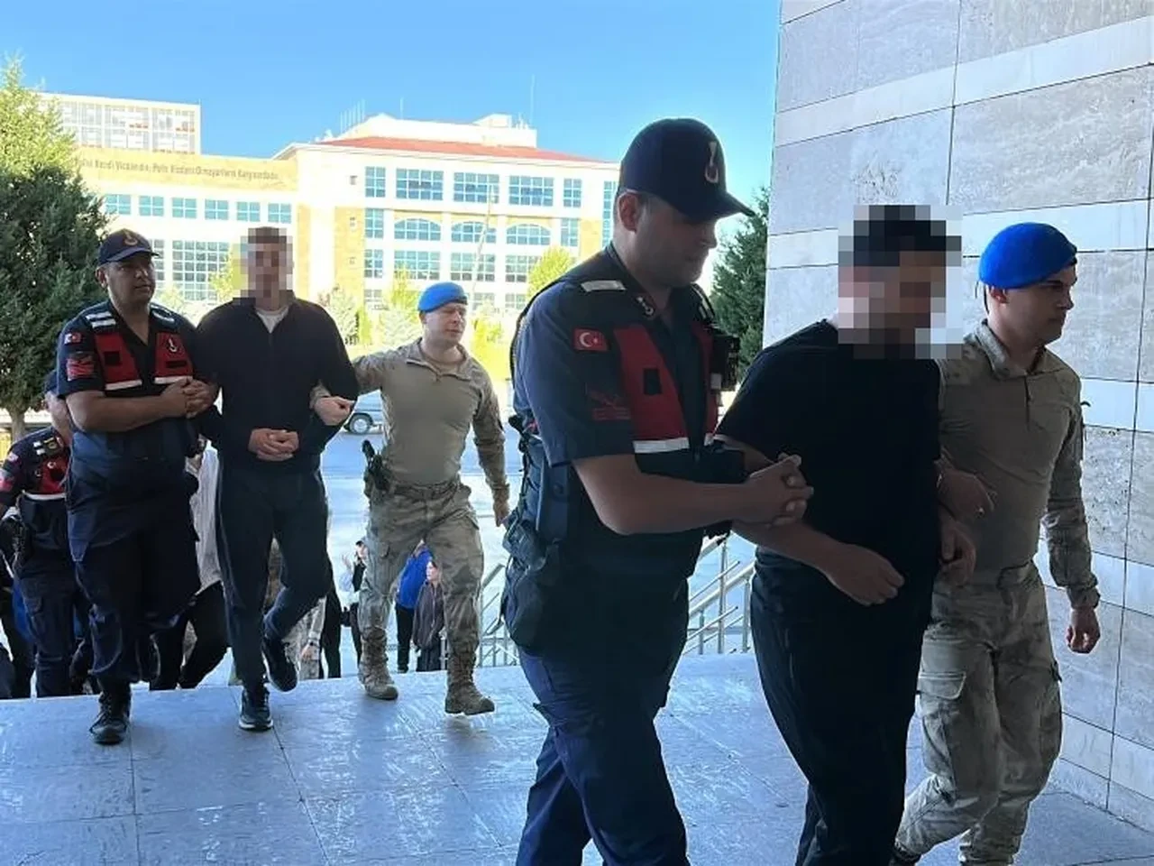 Uşak Belediyesi'ne sahte sigorta operasyonu! Belediyeden maaş, özel şirkette mesai: 9 şüpheli tutuklandı