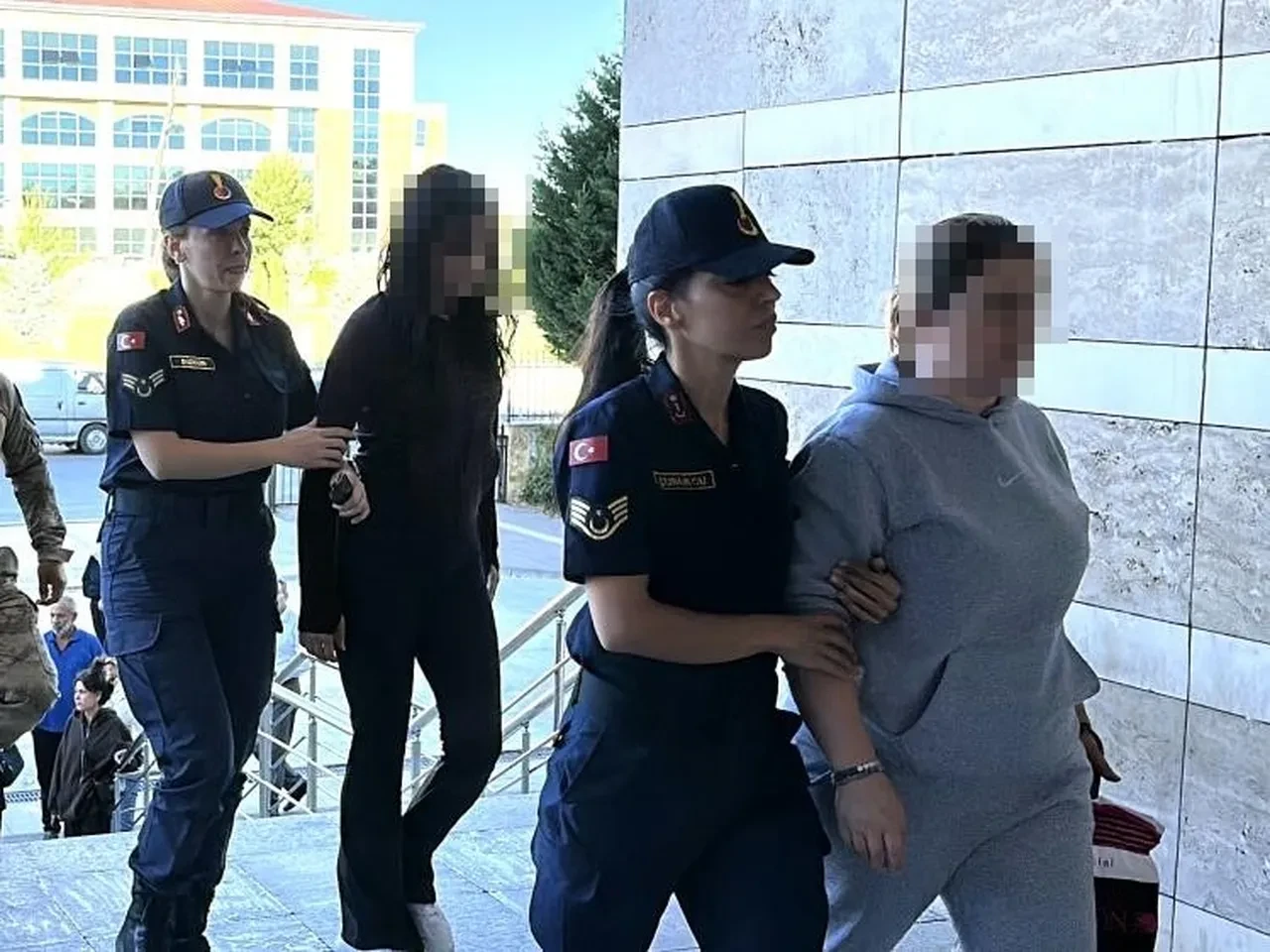 Uşak Belediyesi'ne sahte sigorta operasyonu! Belediyeden maaş, özel şirkette mesai: 9 şüpheli tutuklandı