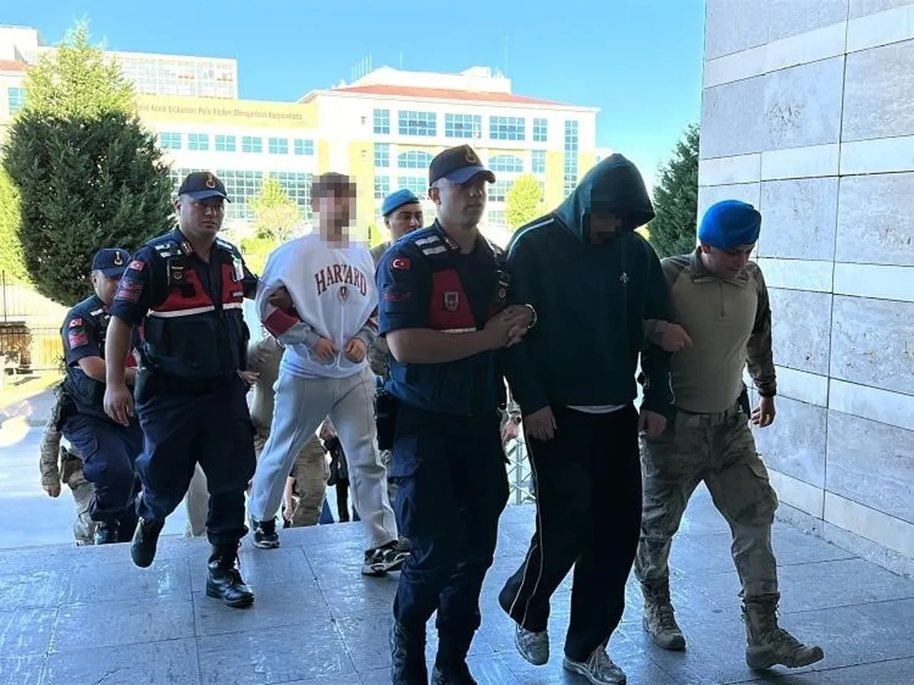 Uşak Belediyesi'ne sahte sigorta operasyonu! Belediyeden maaş, özel şirkette mesai: 9 şüpheli tutuklandı