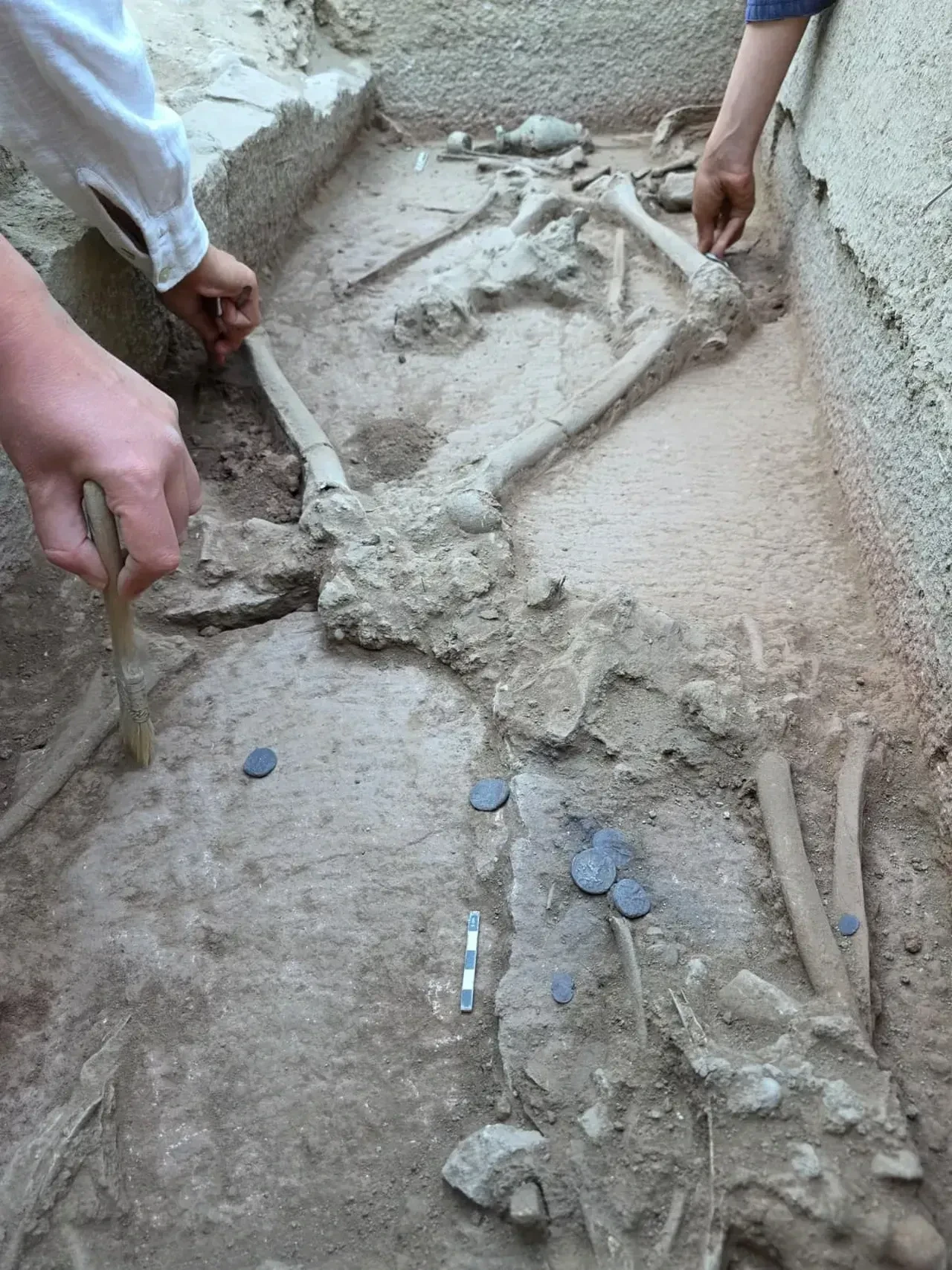 Aspendos'ta heyecanlandıran keşif: 2 bin 400 yıllık mezar tarihe ışık tutacak