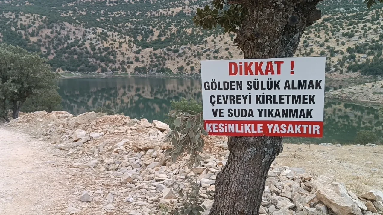 Dağların arasındaki göle akın ediyorlar: Sadece burada faydalanabiliyorlar, eve götürmek kesinlikle yasak