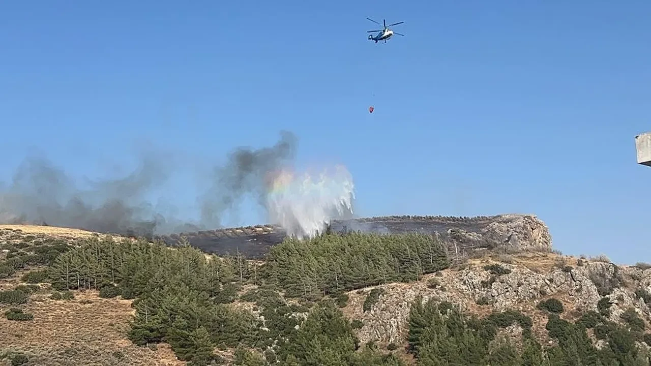 Hatay’da ormanlık alanda yangın! Ekipler havadan ve karadan müdahale ediyor