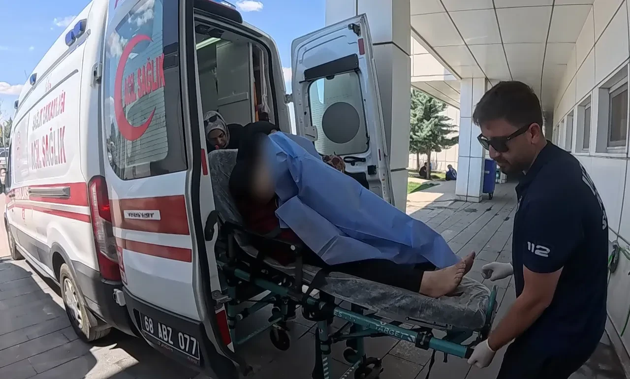 İki erkek tartıştı evinin bahçesinde oturan kadın vuruldu!