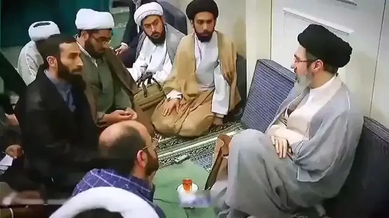 İran dini lideri aylar sonra ortaya çıktı! Mücteba Hamaney'in yeni görüntüleri servis edildi