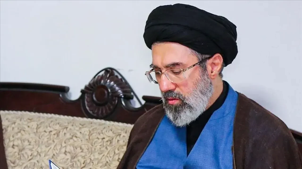 İran dini lideri aylar sonra ortaya çıktı! Mücteba Hamaney'in yeni görüntüleri servis edildi