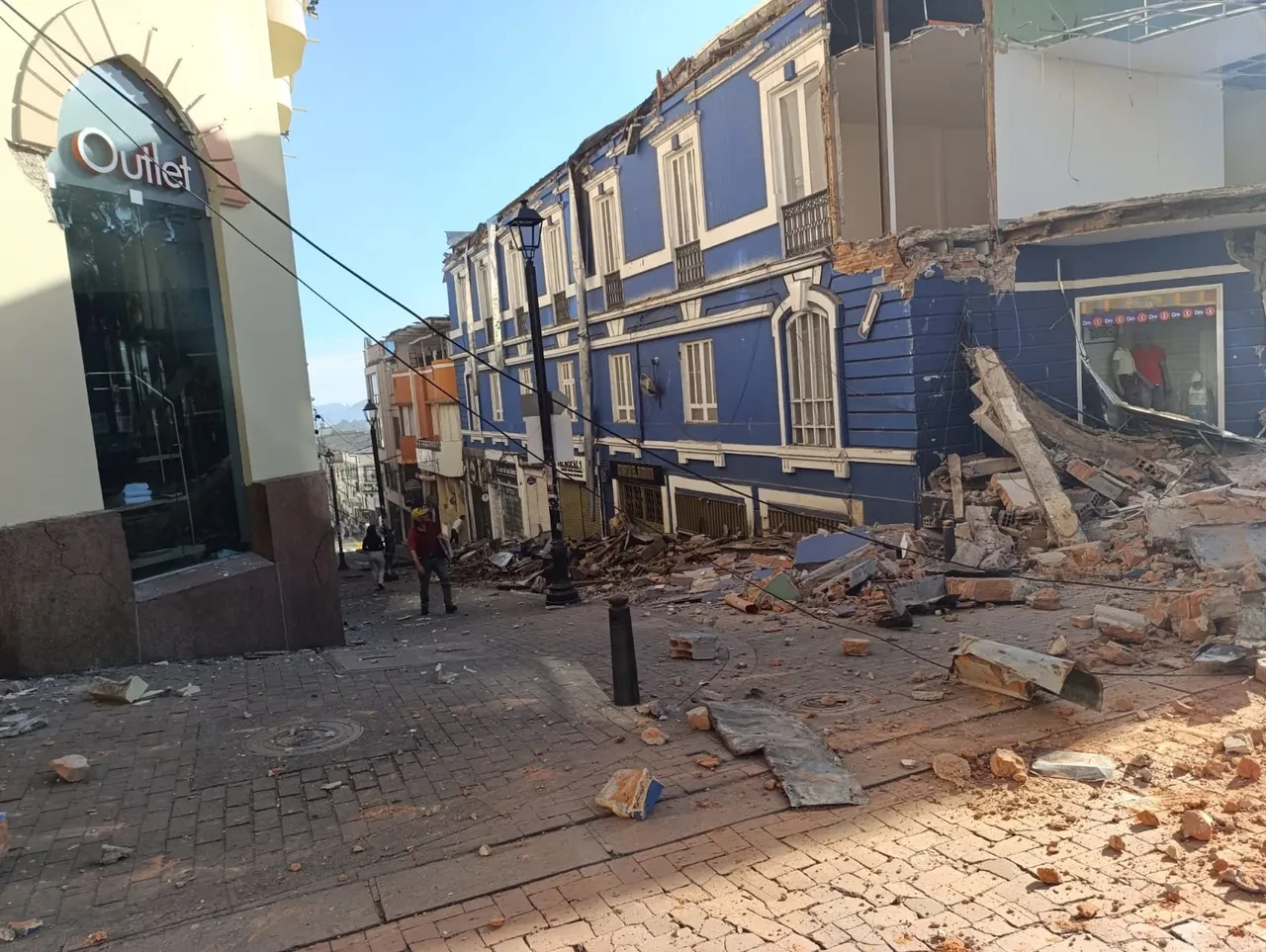 Kolombiya'da 7,4 büyüklüğünde deprem!
