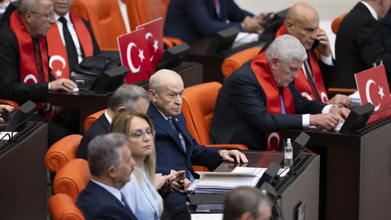 TBMM'de tarihi oturum başladı! Terörsüz Türkiye teklifi Genel Kurul'da görüşülüyor 