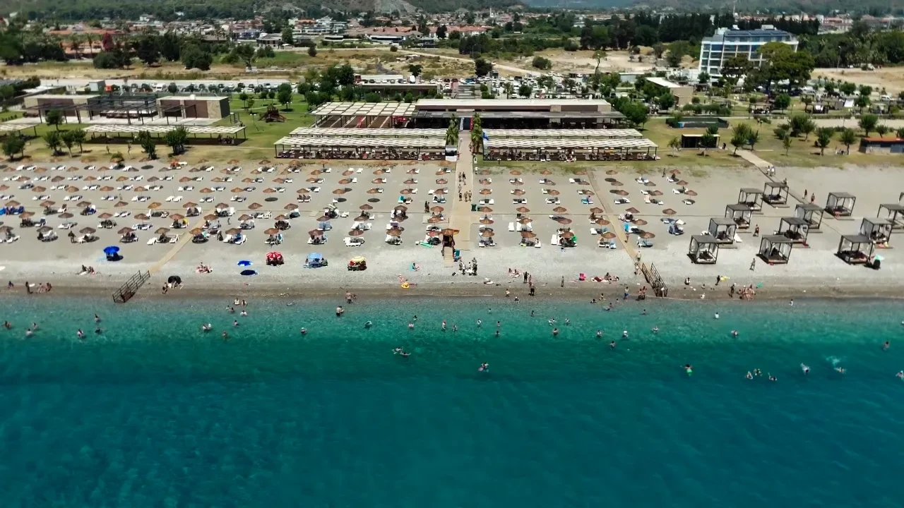 Ücretsiz halk plajlarına rekor ilgi! 3 milyona yakın ziyaretçi plajlara akın etti 