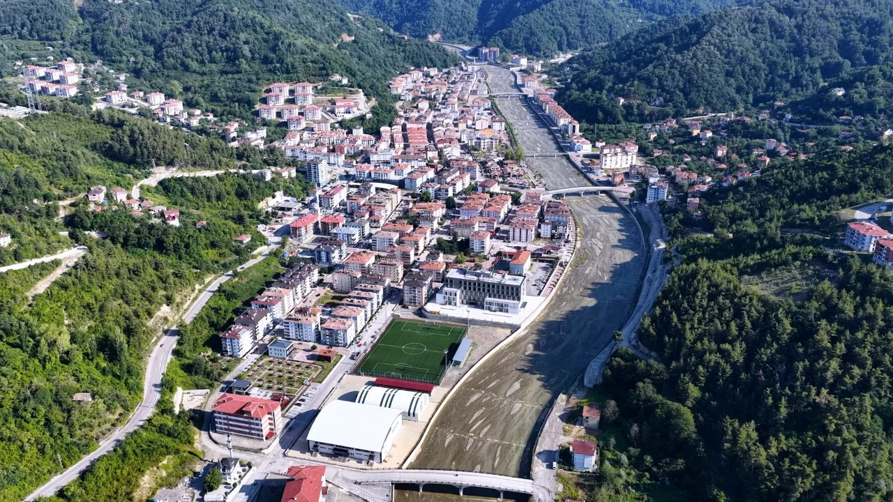 Bakan Kurum'dan Kastamonu paylaşımı: 'El ele verdik bir kez daha zoru başardık'