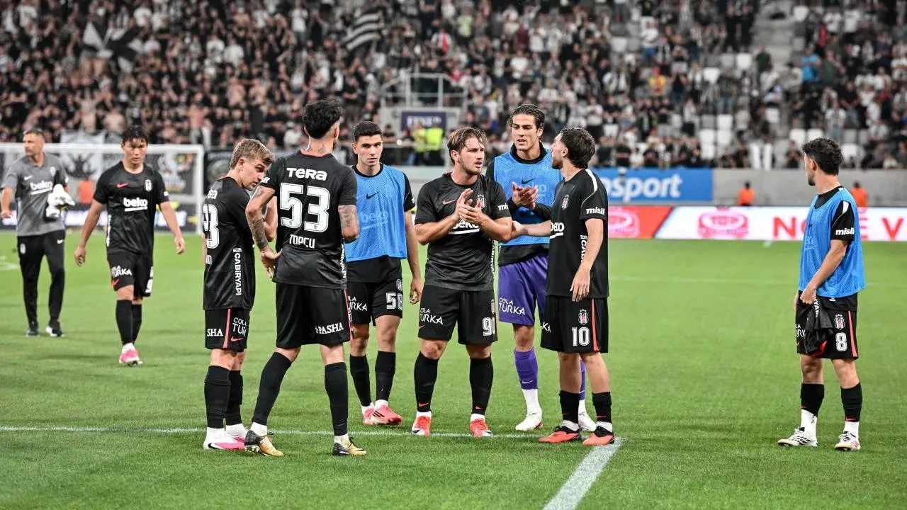 Beşiktaş, Vlahovic transferini bitirdi! Yıldız golcü imza için İstanbul'a geliyor