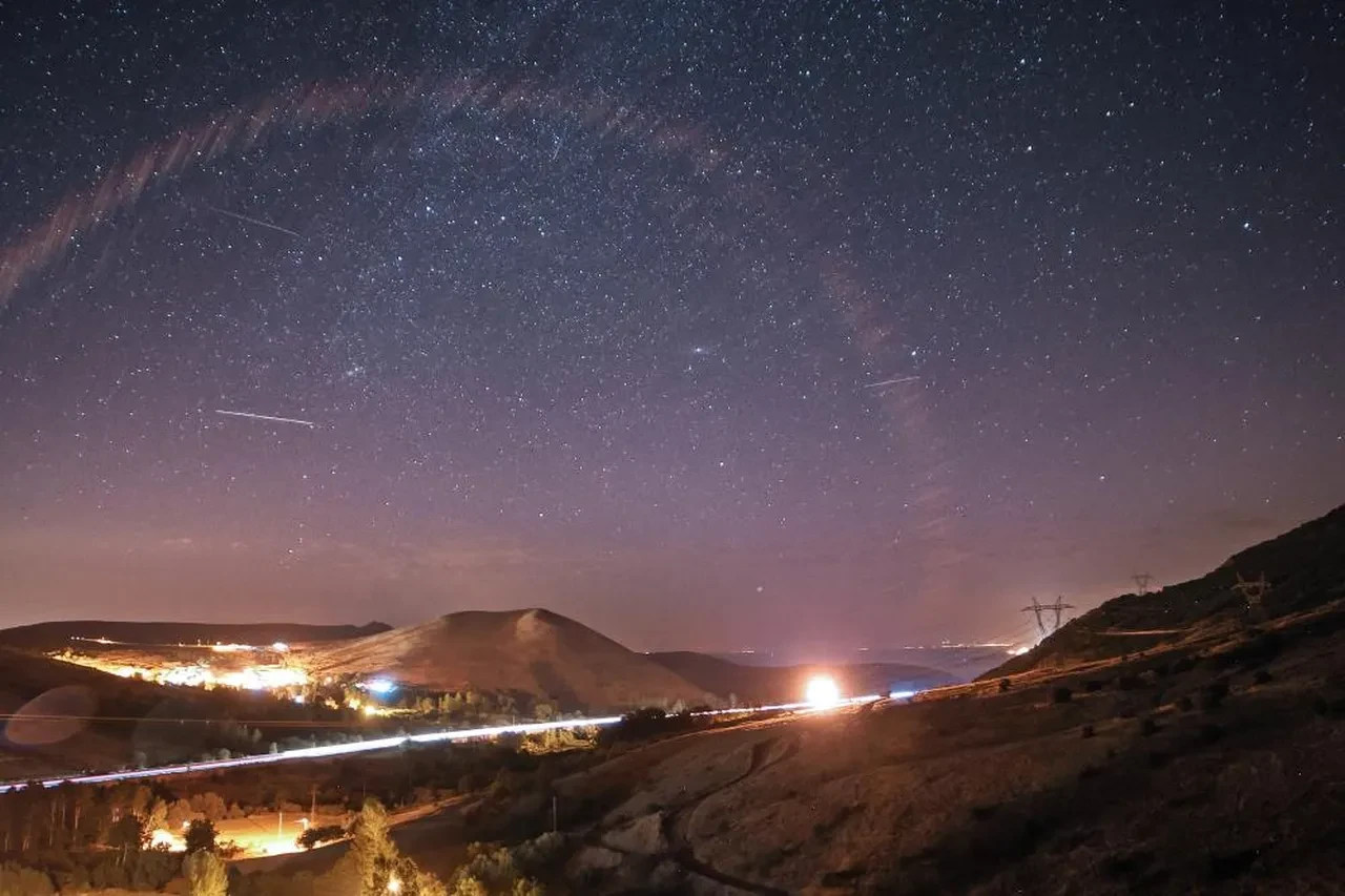 Bitlis’te gecenin en etkileyici manzarası: Perseid meteorları
