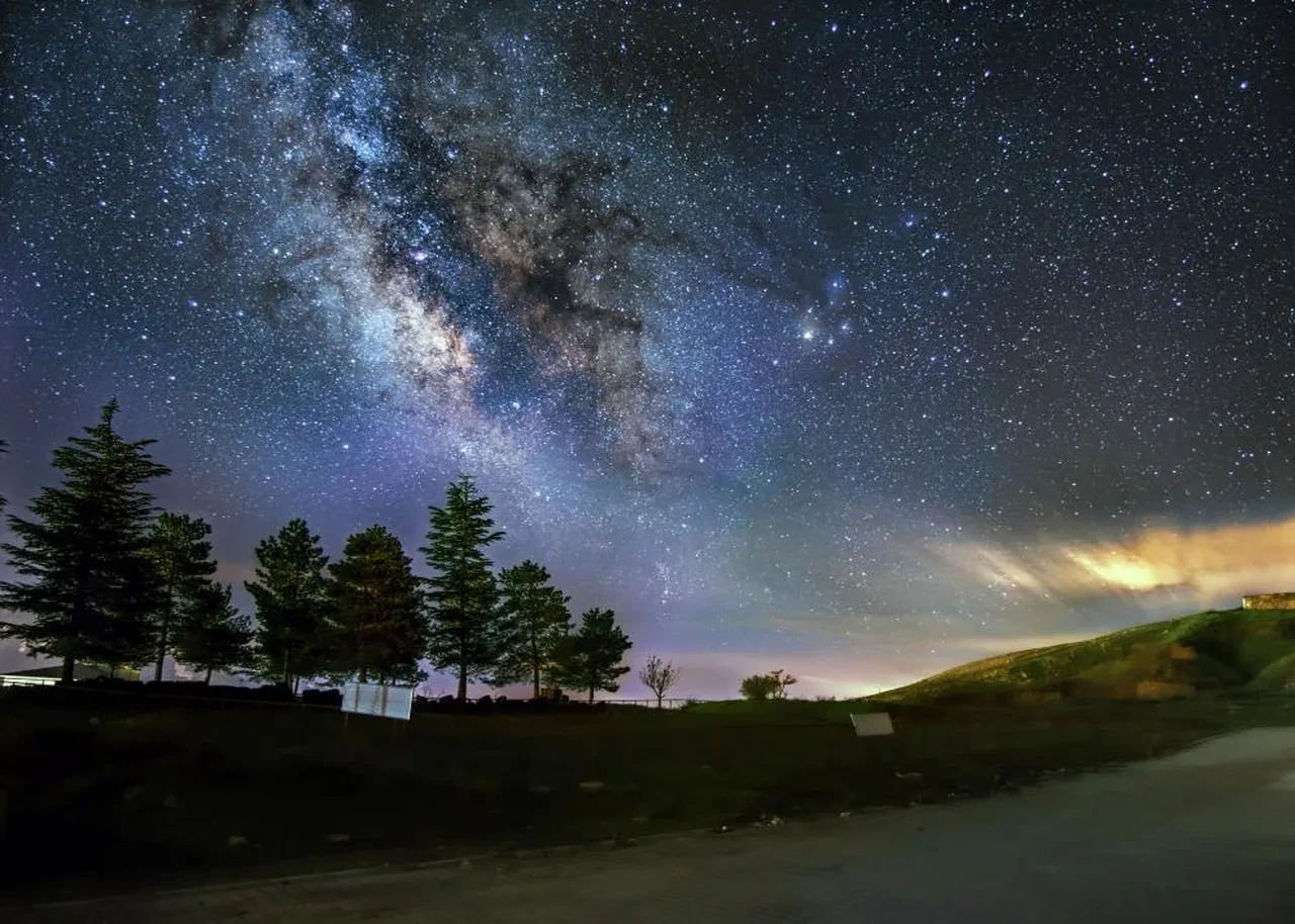 Bitlis’te gecenin en etkileyici manzarası: Perseid meteorları