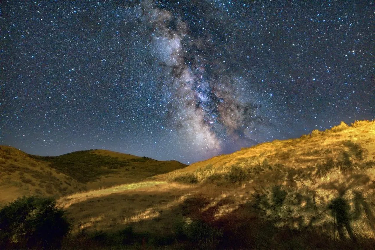 Bitlis’te gecenin en etkileyici manzarası: Perseid meteorları