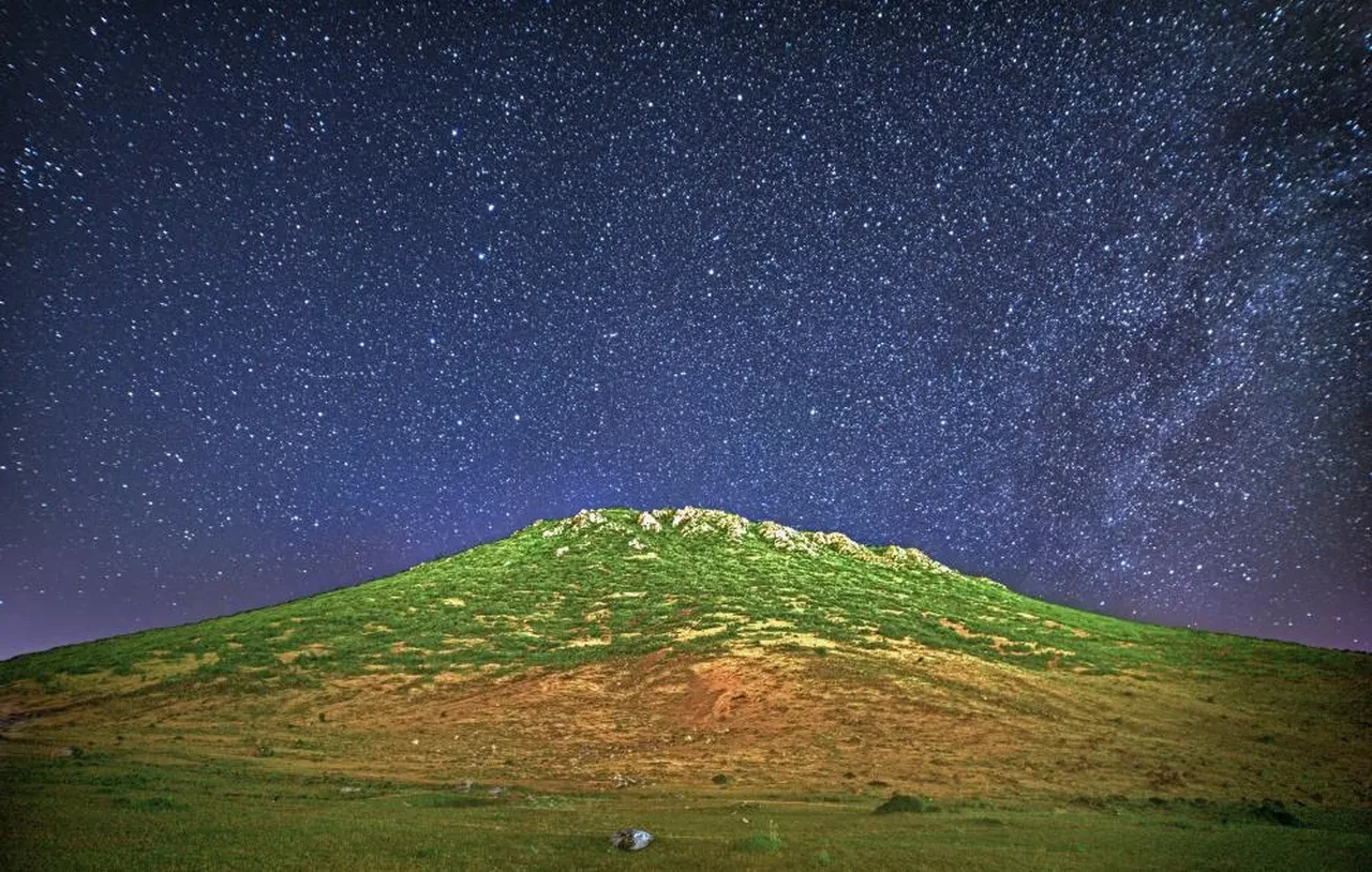 Bitlis’te gecenin en etkileyici manzarası: Perseid meteorları