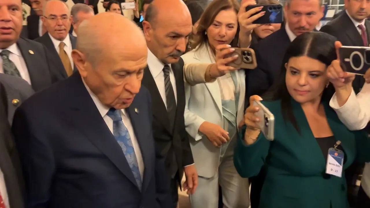 Devlet Bahçeli'den TBMM Başkanı Numan Kurtulmuş'a anlamlı hediye