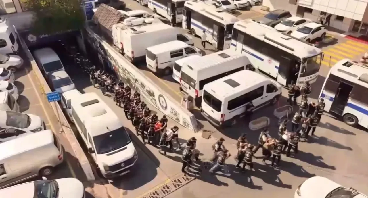 İstanbul'da suç örgütlerine dev operasyon! 217 kişi gözaltına alındı