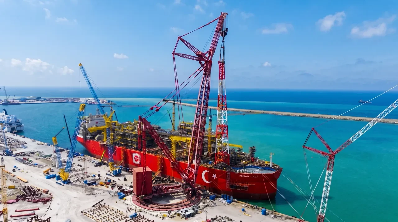 Karadeniz gazında dev adım! 260 tonluk Alev Kulesi Osman Gazi’ye monte edildi