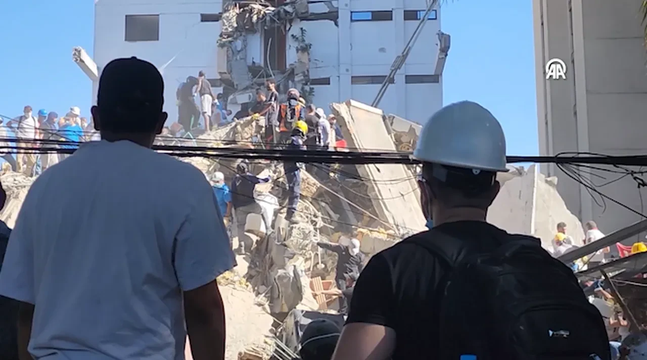 Kolombiya'daki 7,4'lük depremin ardından zamanla yarış: Çıplak elle arama yapıyorlar