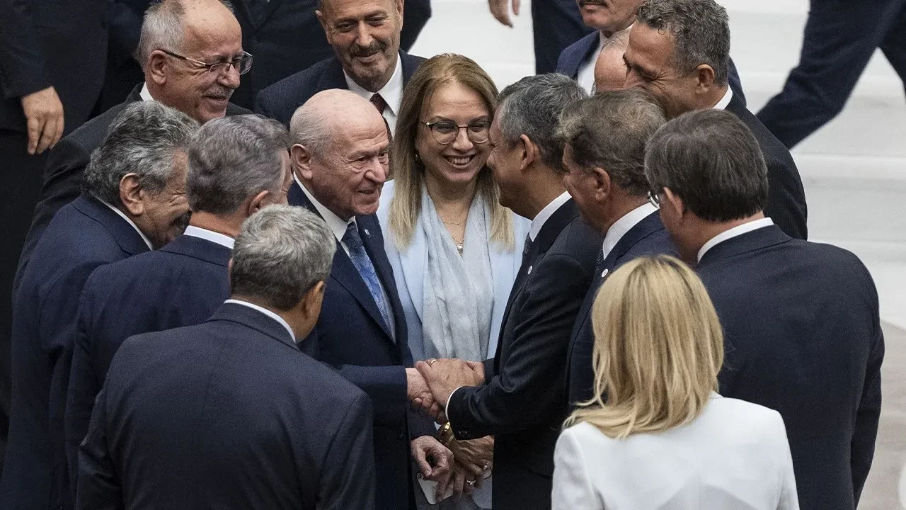 MHP lideri Devlet Bahçeli'den Özgür Özel'e dikkat çeken soru!