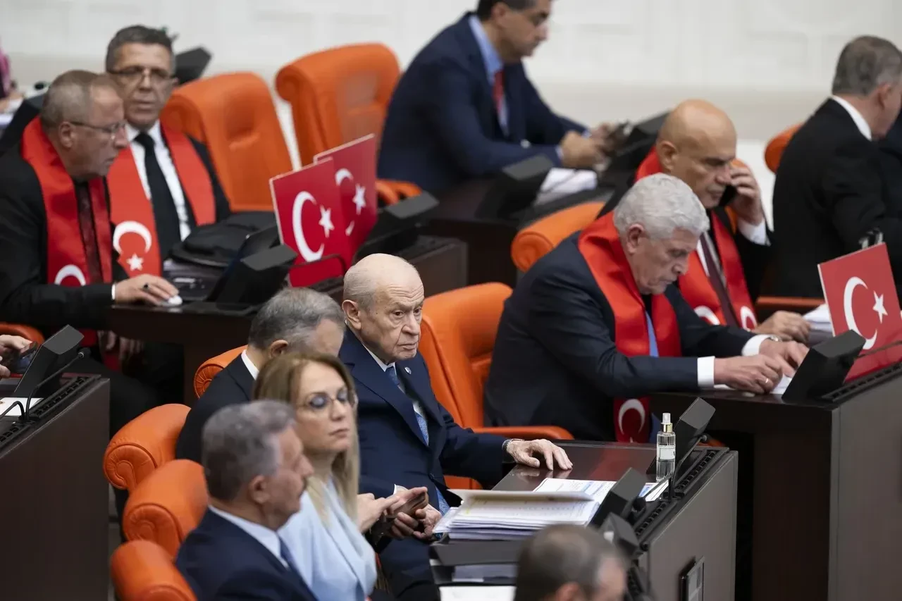 MHP lideri Devlet Bahçeli'den Özgür Özel'e dikkat çeken soru!
