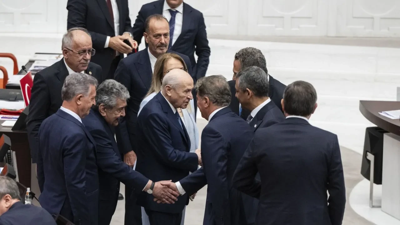 MHP lideri Devlet Bahçeli'den Özgür Özel'e dikkat çeken soru!