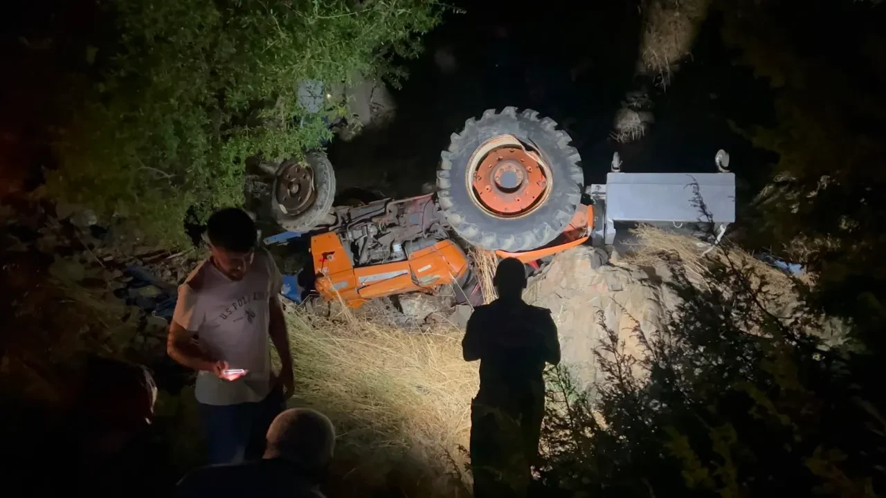 Osmaniye'de traktör dere yatağına devrildi: Karı koca hayatını kaybetti