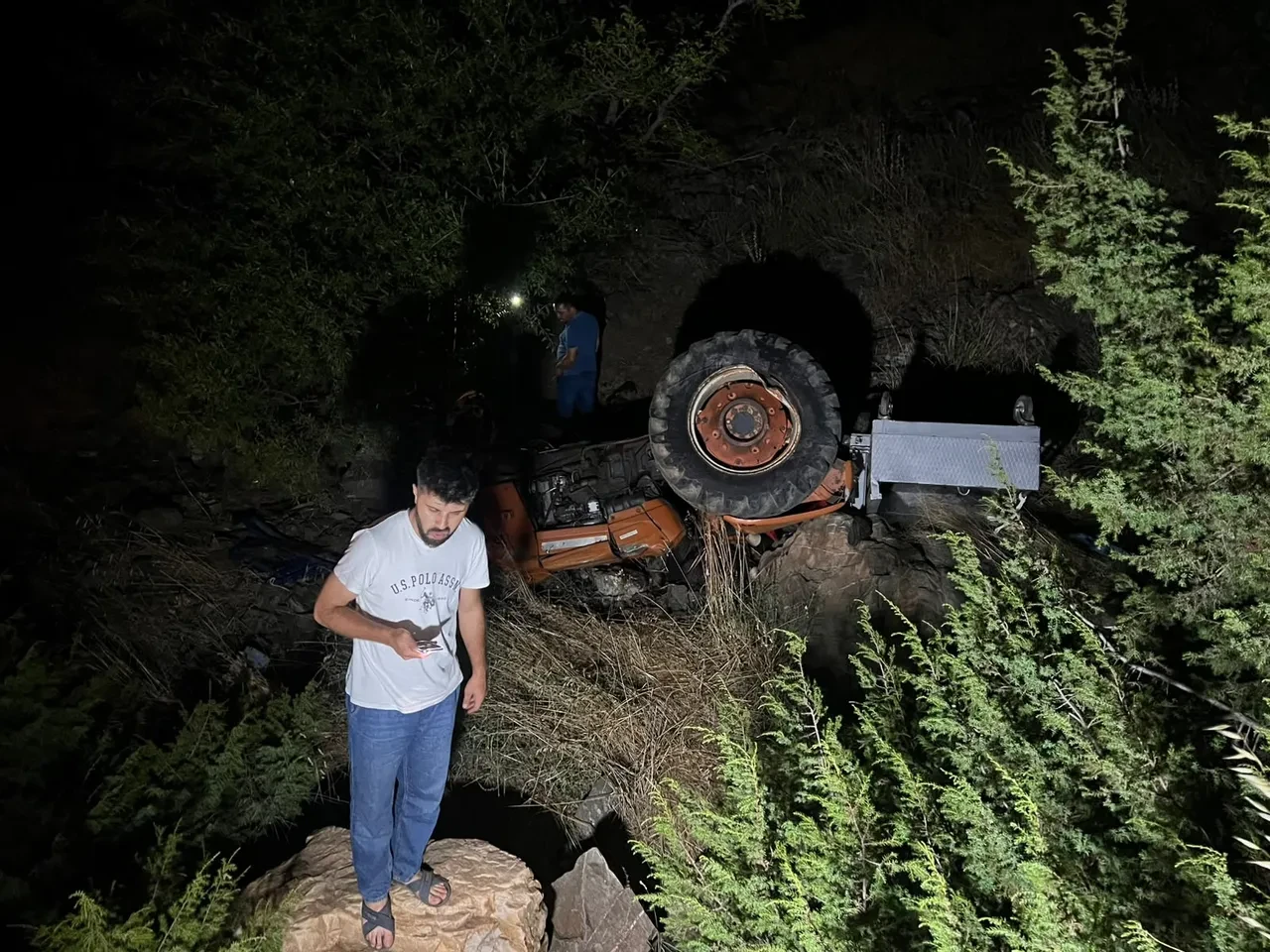 Osmaniye'de traktör dere yatağına devrildi: Karı koca hayatını kaybetti