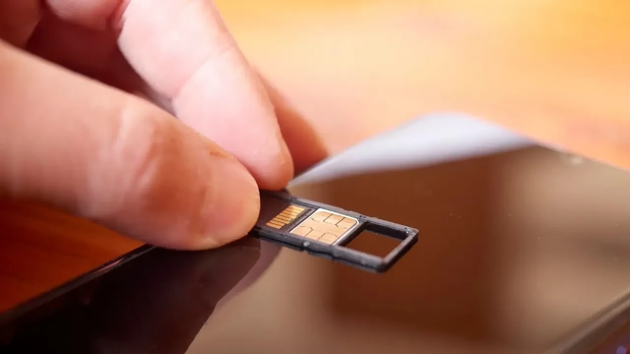Tüm cihazları hacklemek için sadece tek bir SIM kart yetiyor! Telefon sahipleri dikkat