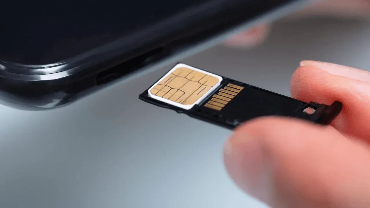 Tüm cihazları hacklemek için sadece tek bir SIM kart yetiyor! Telefon sahipleri dikkat