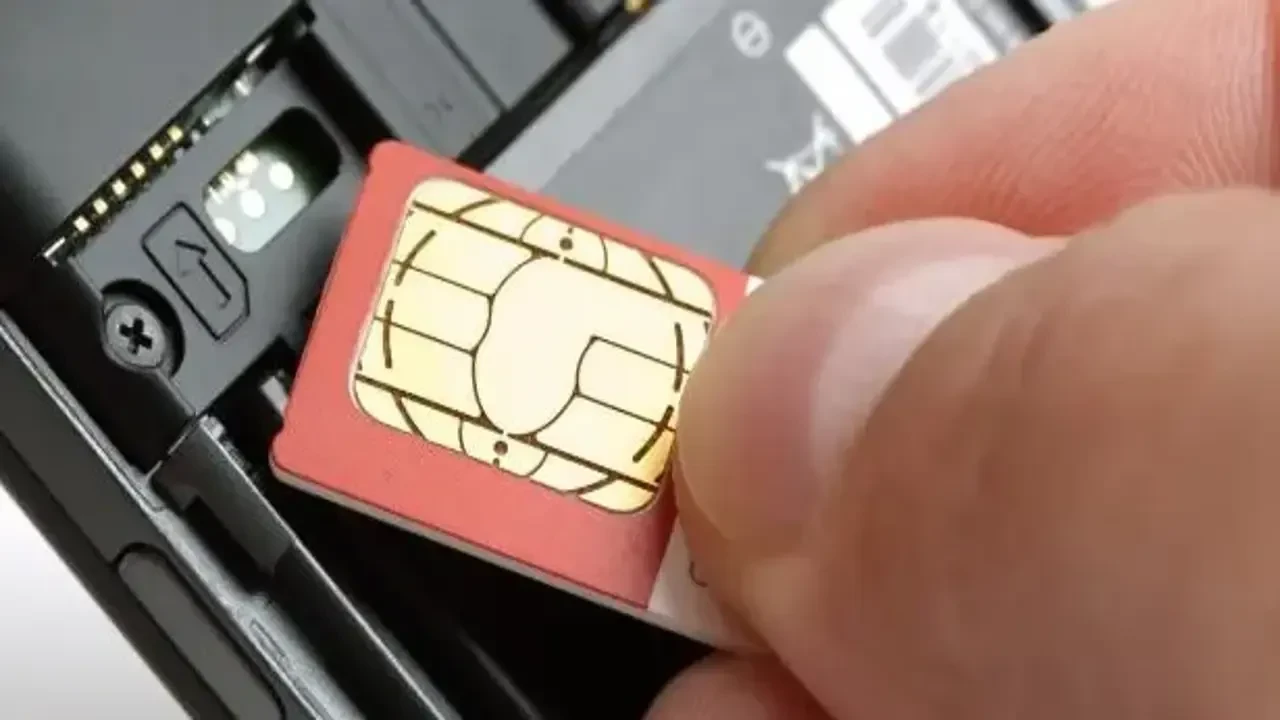 Tüm cihazları hacklemek için sadece tek bir SIM kart yetiyor! Telefon sahipleri dikkat