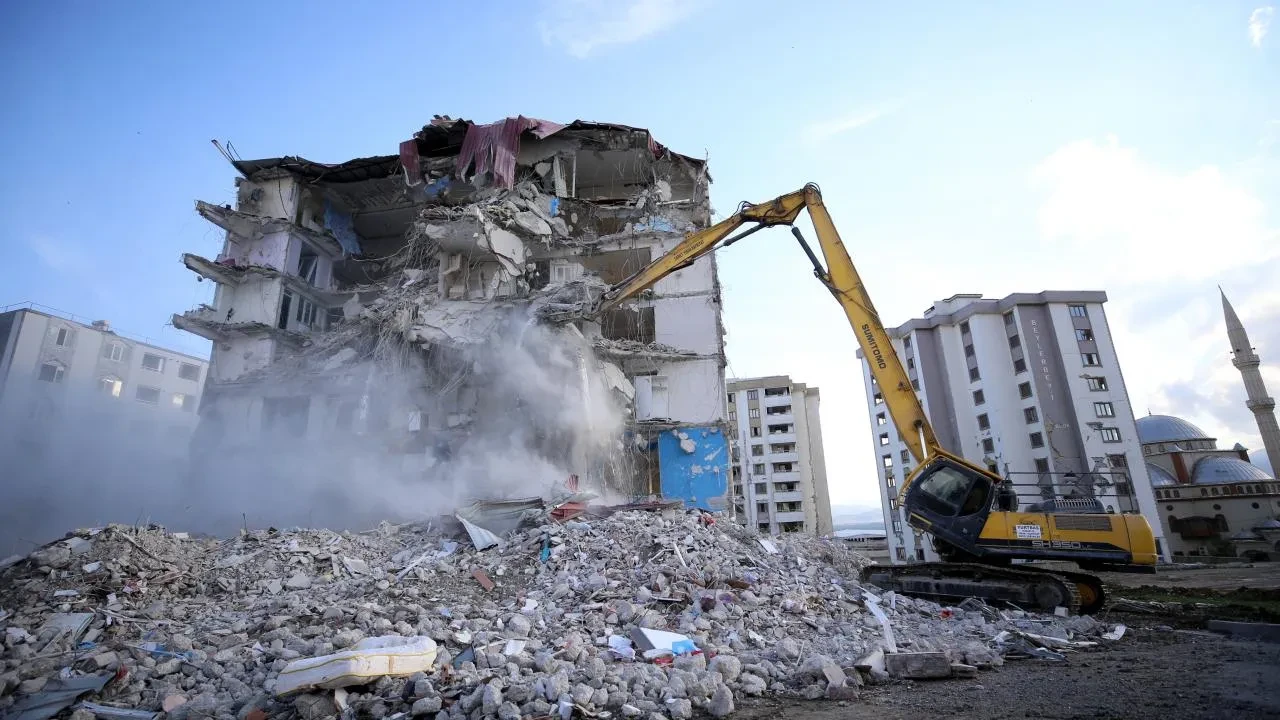Bina yıkımlarında kurallar değişti! Yeni düzenleme Resmi Gazete'de yayımlandı