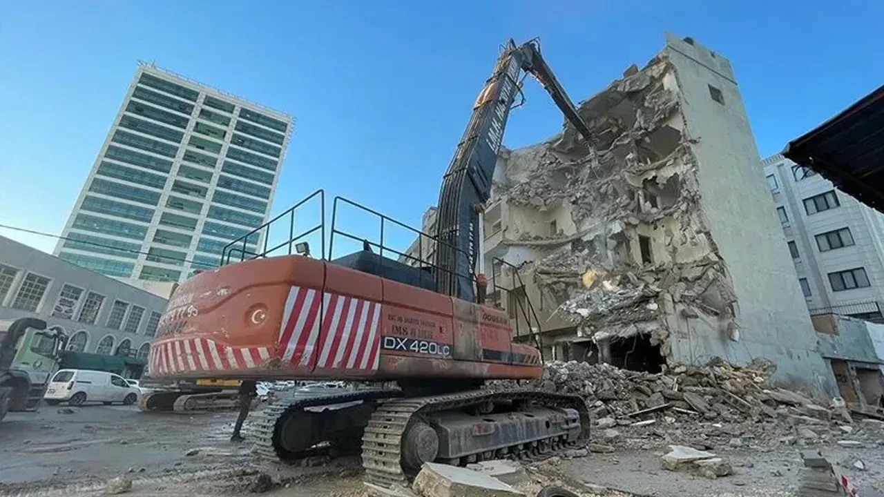 Bina yıkımlarında kurallar değişti! Yeni düzenleme Resmi Gazete'de yayımlandı