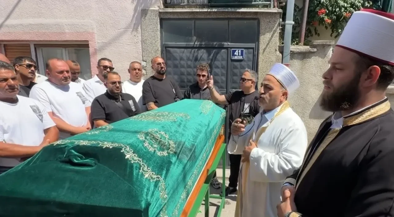 Cansever'e doğduğu topraklarda hüzünlü veda