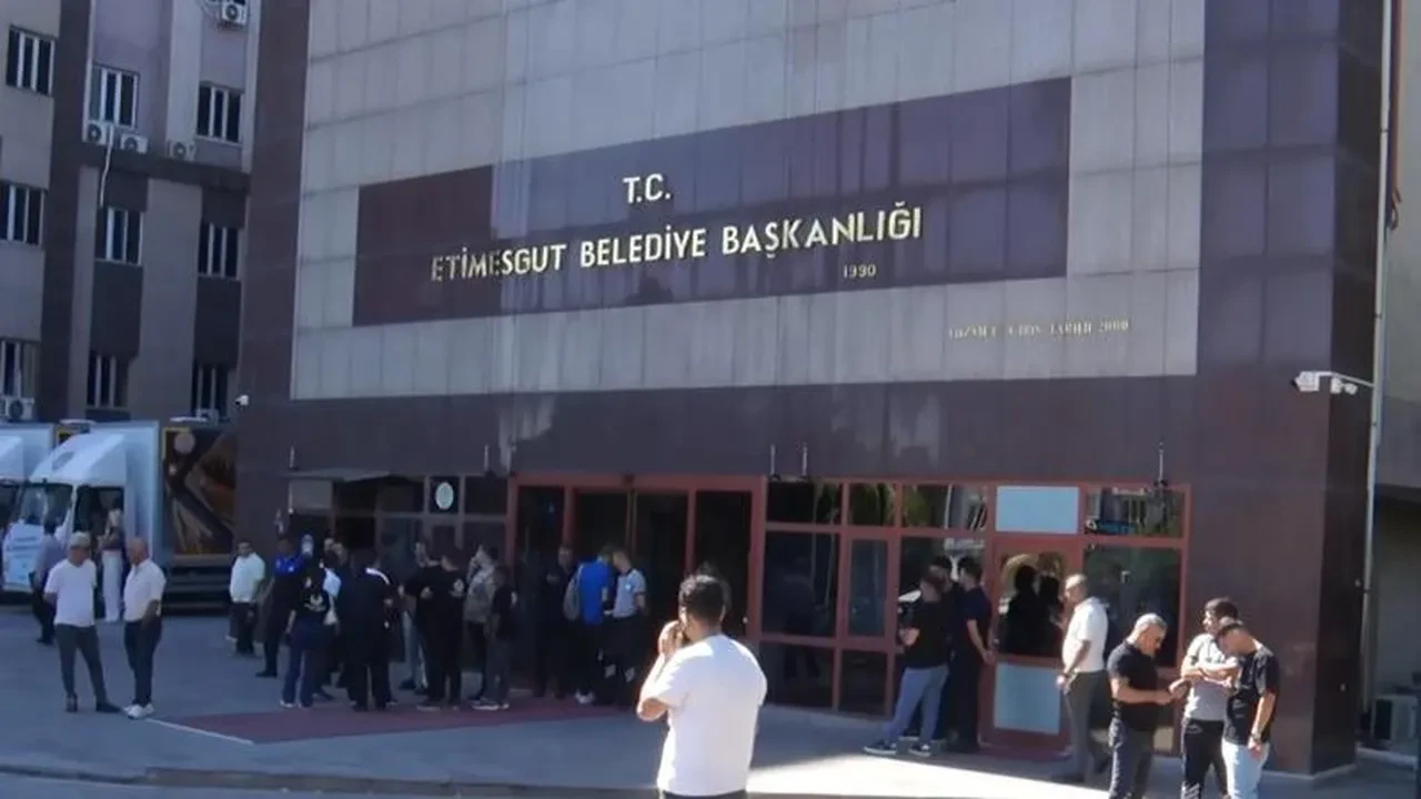 CHP'de 5 ile atama yapıldı! Müslim Sarı'dan Yeni Partiye Etimesgut Belediyesi eleştirisi: Aday çıkartmaları tutarsızlık