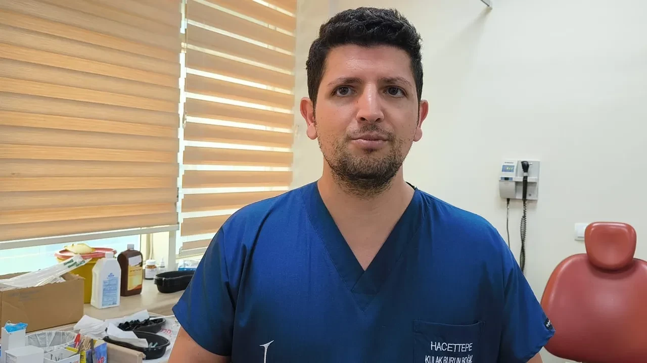 Dereden su içen çocuğun boğazına sülük yerleşti! Şikayetler geçmeyince fark edildi