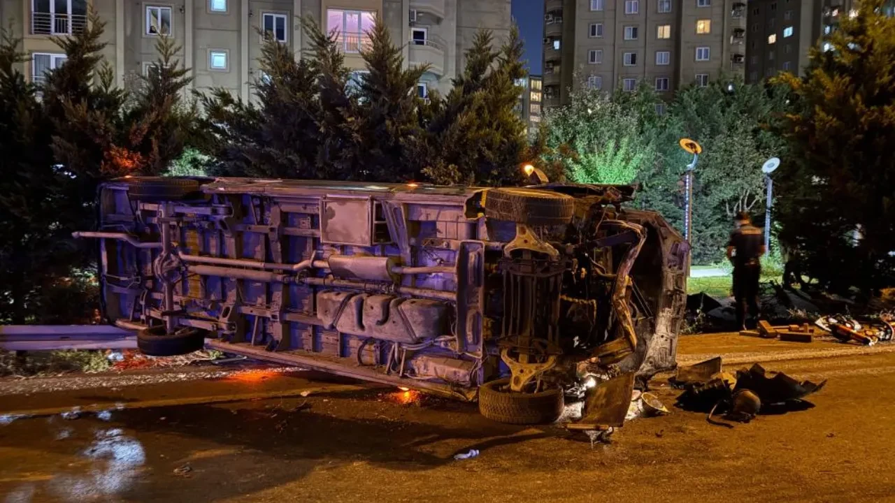 Esenler’de makas dehşeti: Minibüs sürücüsü hayatını kaybetti, 1'i çocuk 5 yaralı!