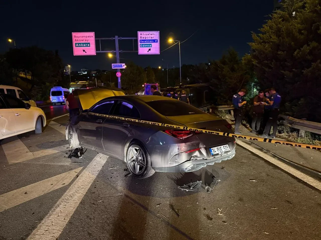 Esenler’de makas dehşeti: Minibüs sürücüsü hayatını kaybetti, 1'i çocuk 5 yaralı!