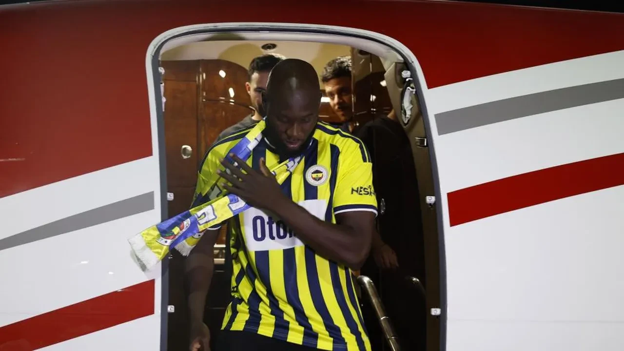 Fenerbahçe Lukaku transferini resmen açıkladı! Yıldız oyuncu İstanbul'a geldi