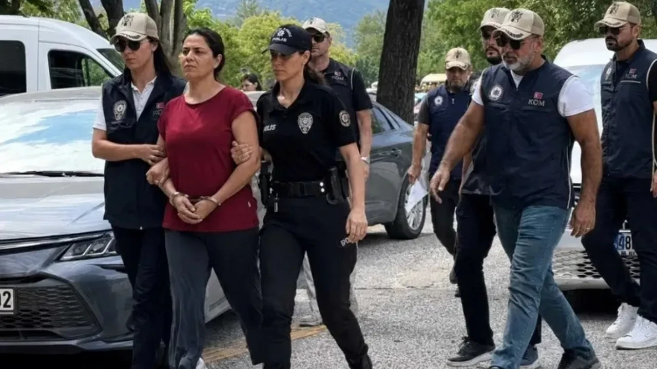 FETÖ’cü Burkay Karatepe’nin akıl hocası ablası Ayşe Alanur Karatepe çıktı: “Sadece a planıyla yola çıkmışsınız… Deprem tam zamanıydı değerlendiremedik”
